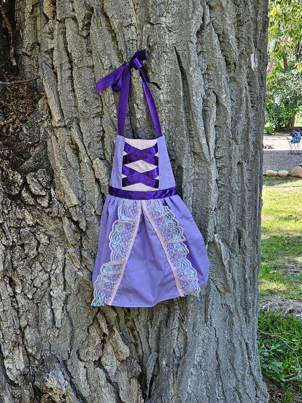 Tangled dress up apron