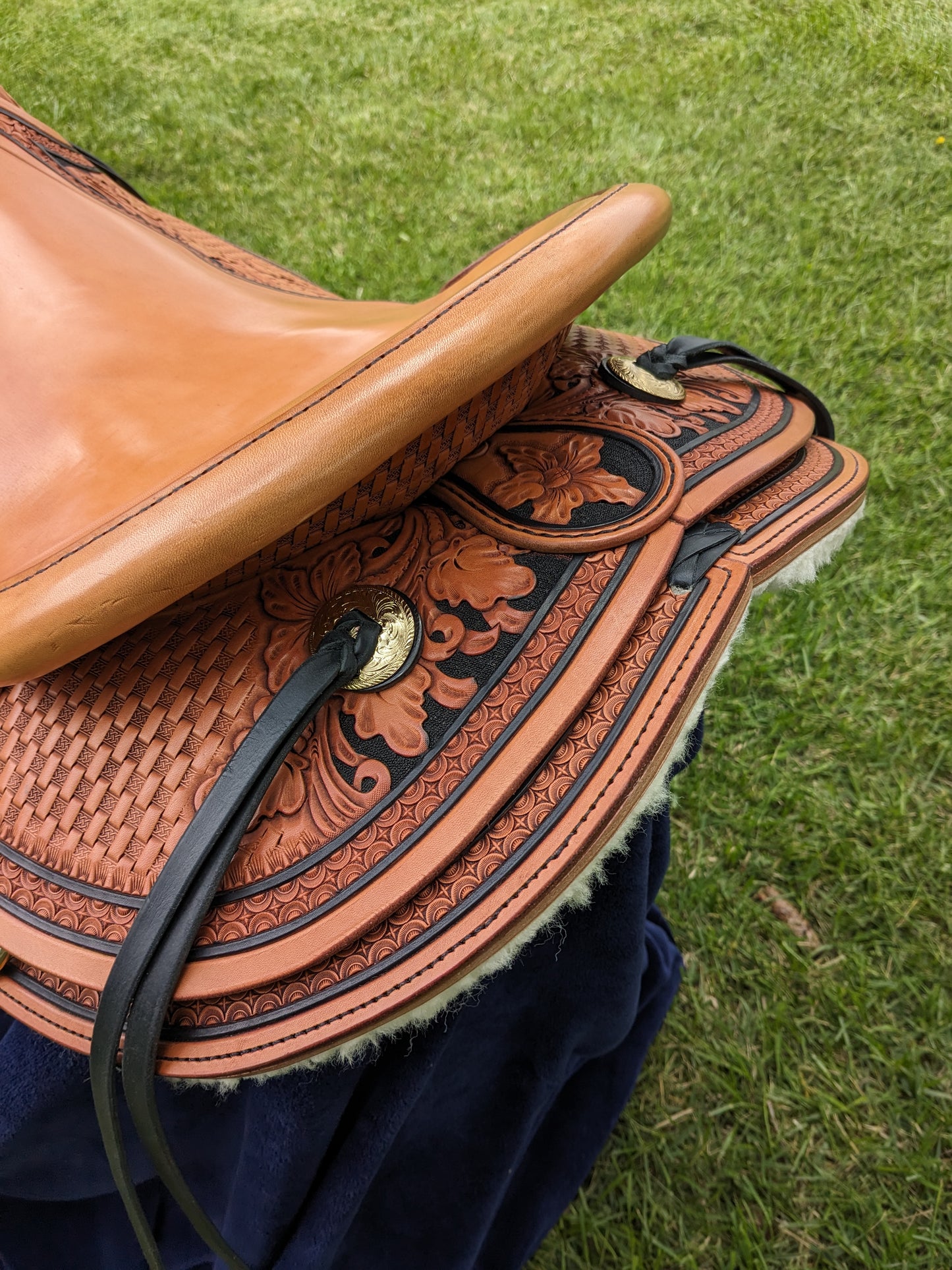 Custom 007 western saddle