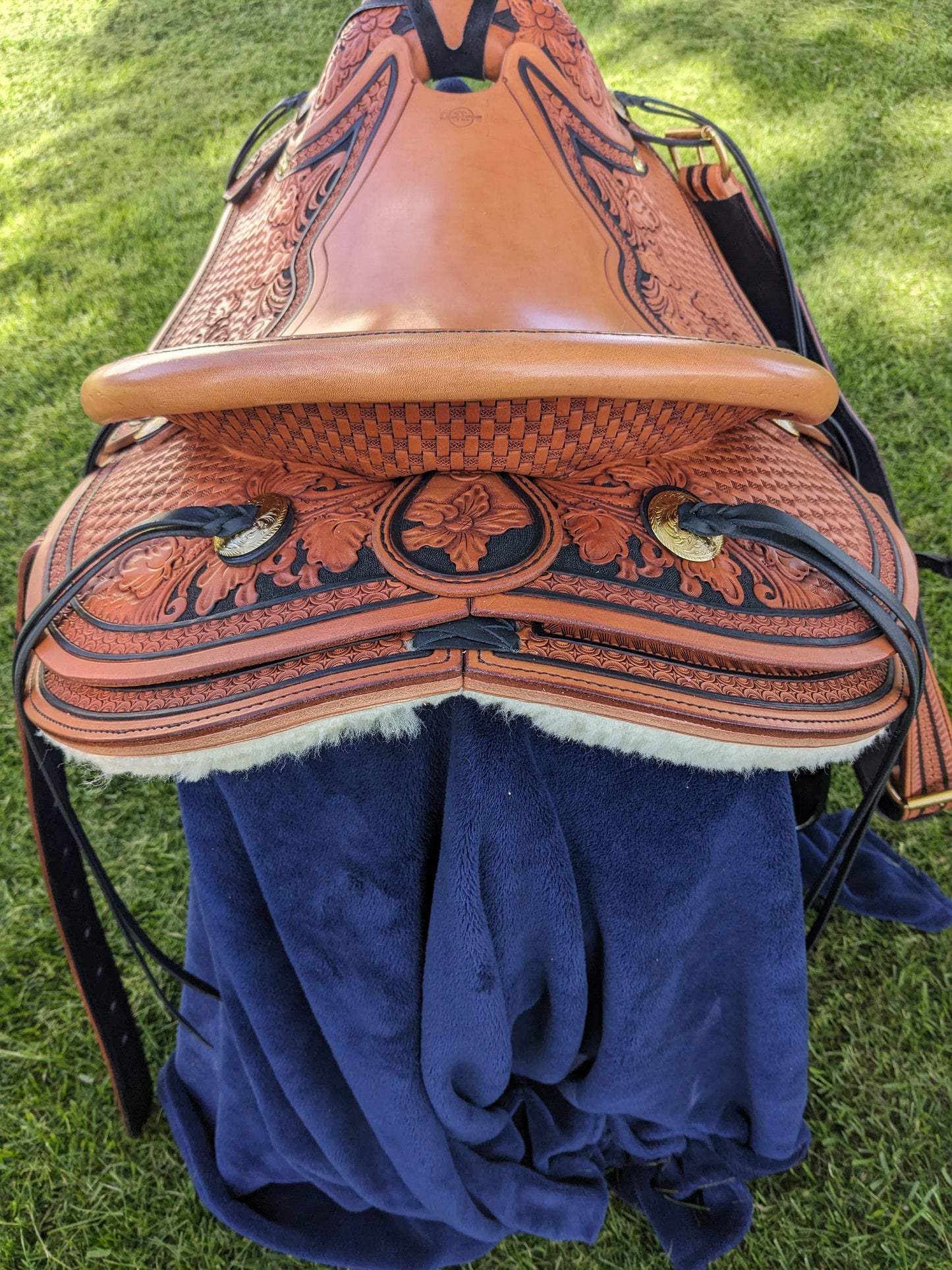 Custom 007 western saddle